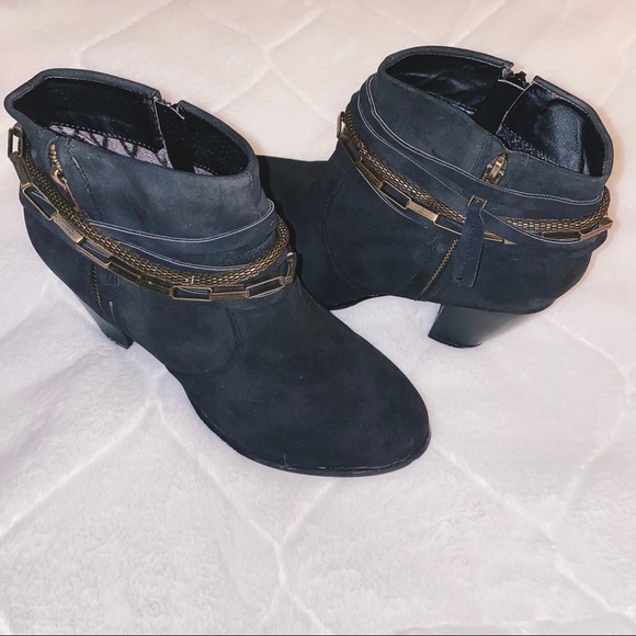 Chained Booties - Picture 2 of 4